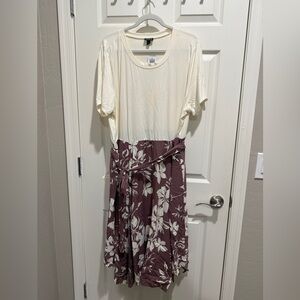 NWT Torrid White and Mauve Floral Midi Dress